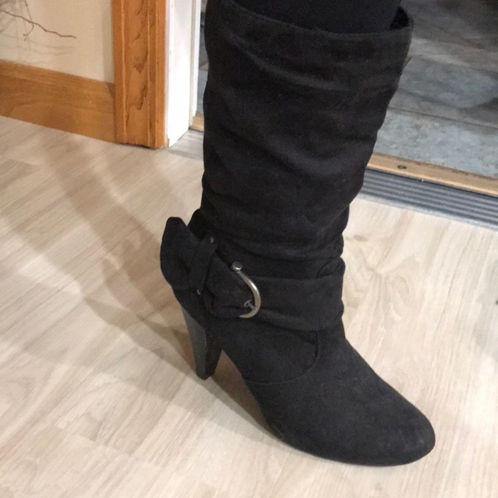 Black suede heeled boots size 8 apt 9